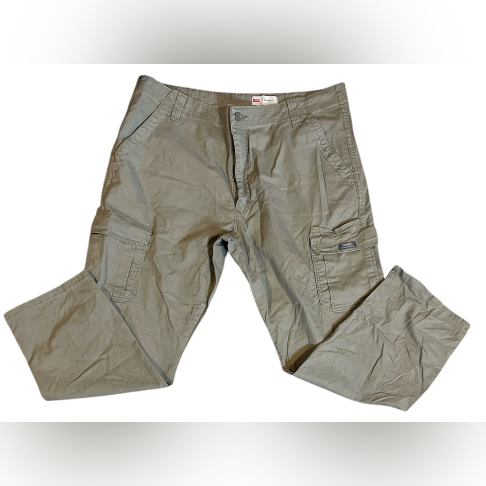Men’s Wrangler Cargo Pants in Tan 40x30